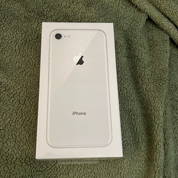 BNIB iPhone 8 64GB T-mobile compatible - Picture 1 of 6